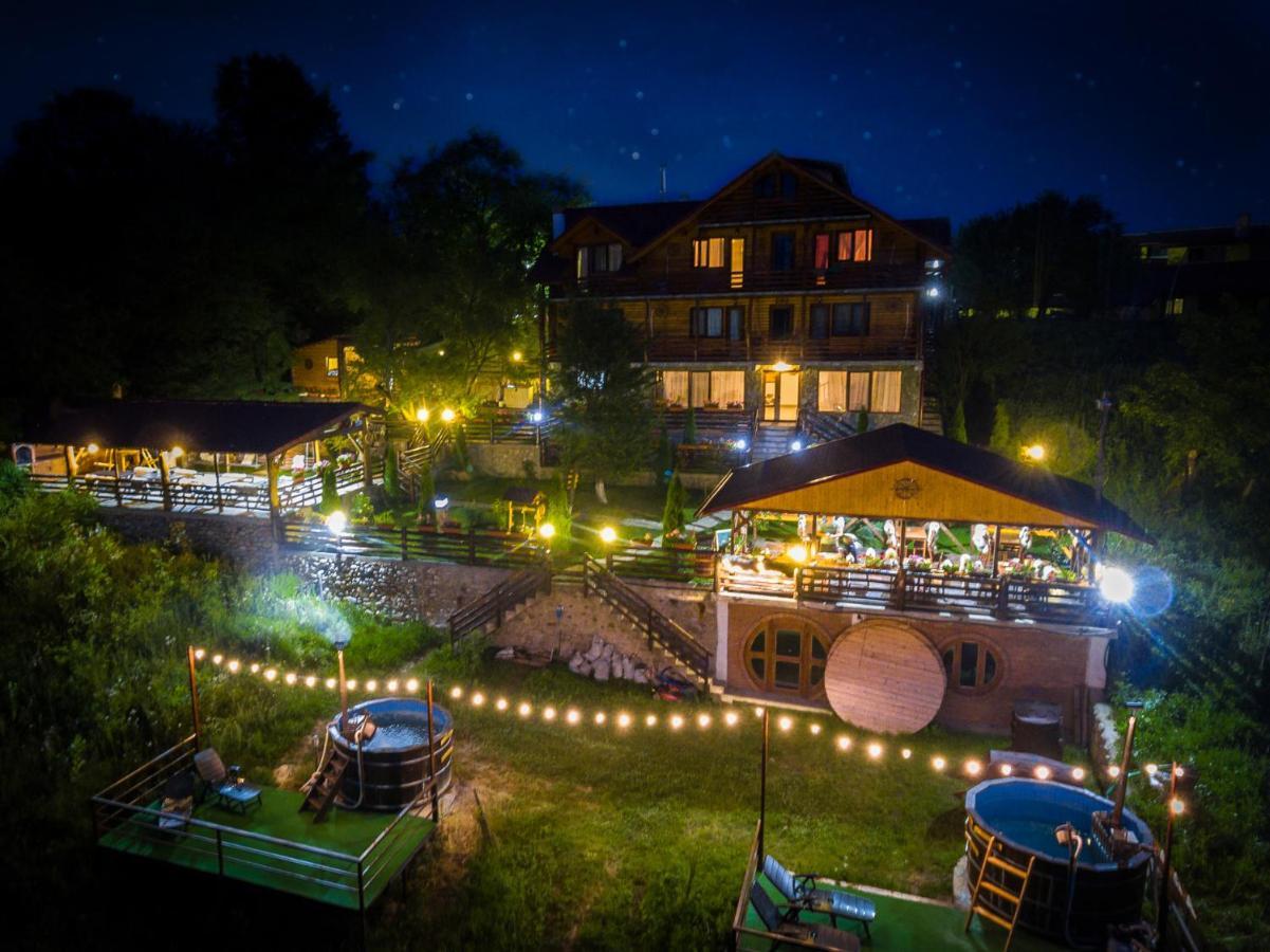 Hotel Pensiunea La Maria Lu' Sandoiu Poenari Exterior foto