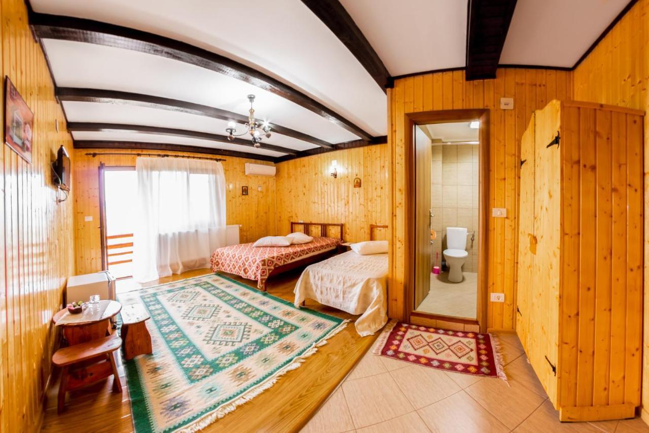 Hotel Pensiunea La Maria Lu' Sandoiu Poenari Exterior foto